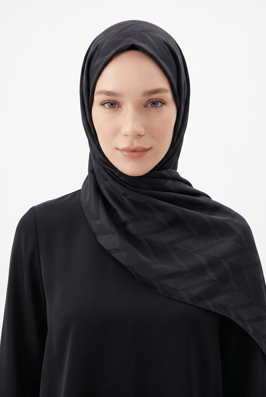 Armanda 25k Jacquard Triangle Shawl Black