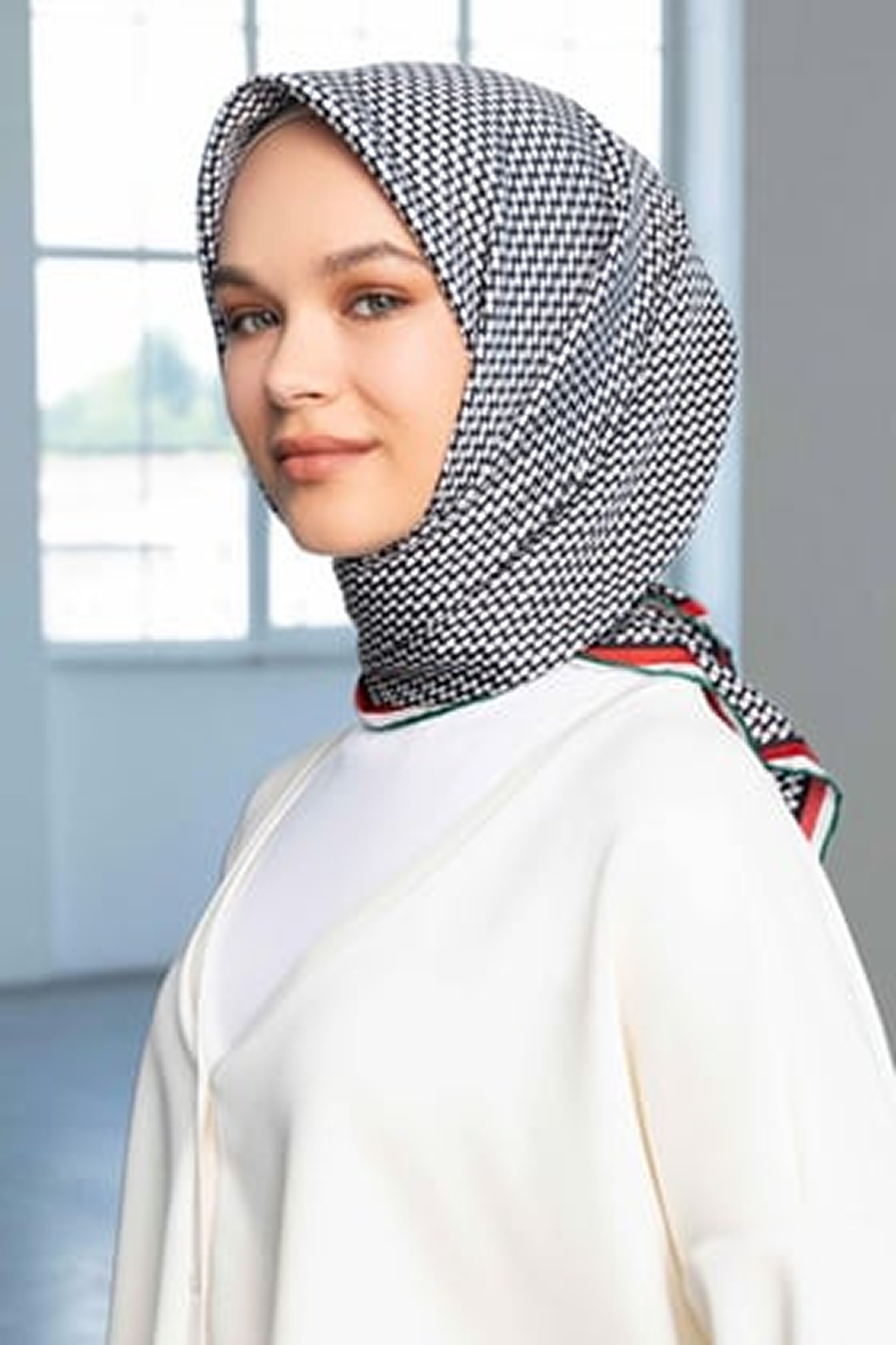 Armine 24 Kış İpek Eşarp-1 Yeşil