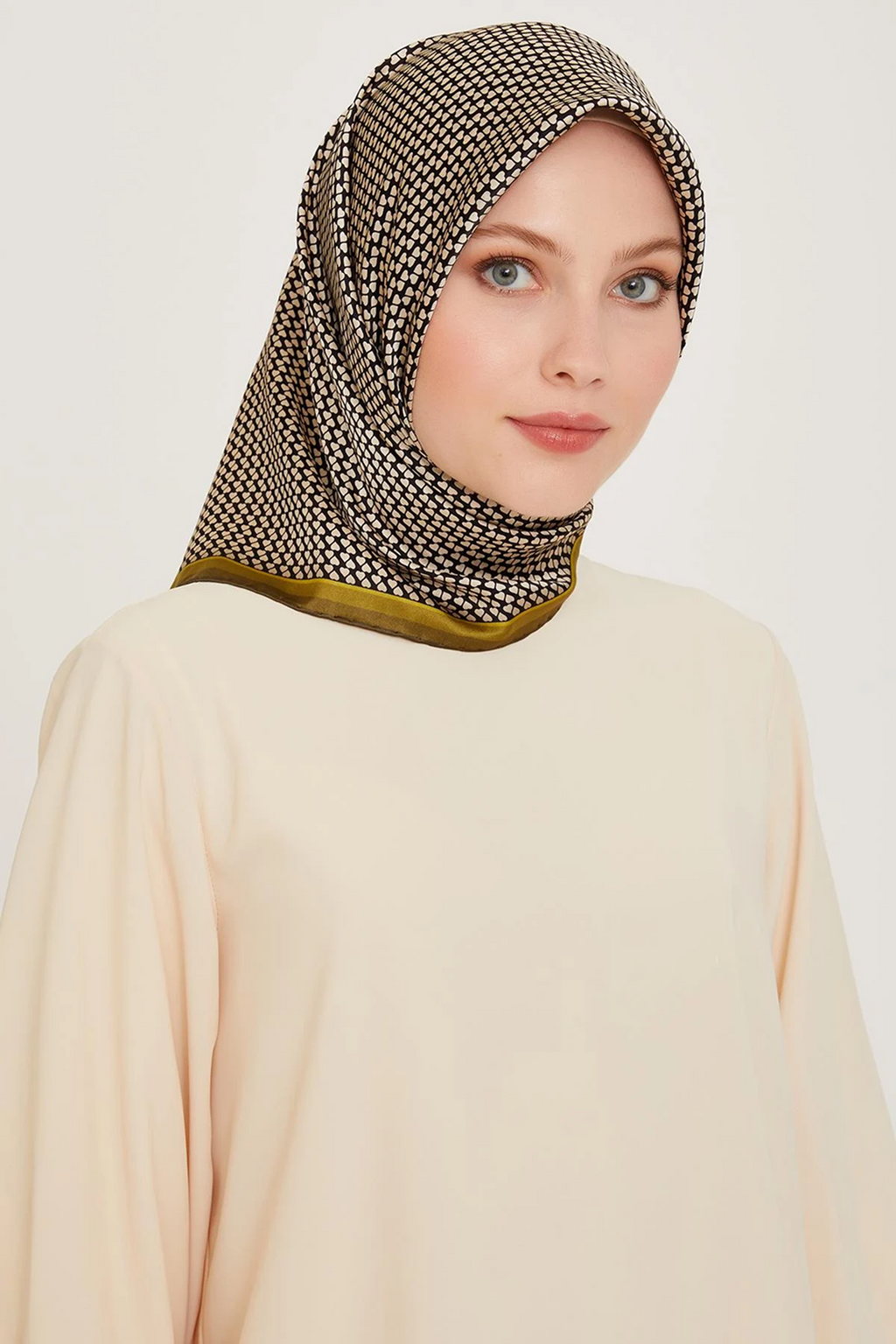Armine 24 Kış İpek Eşarp-1 Zümrüt