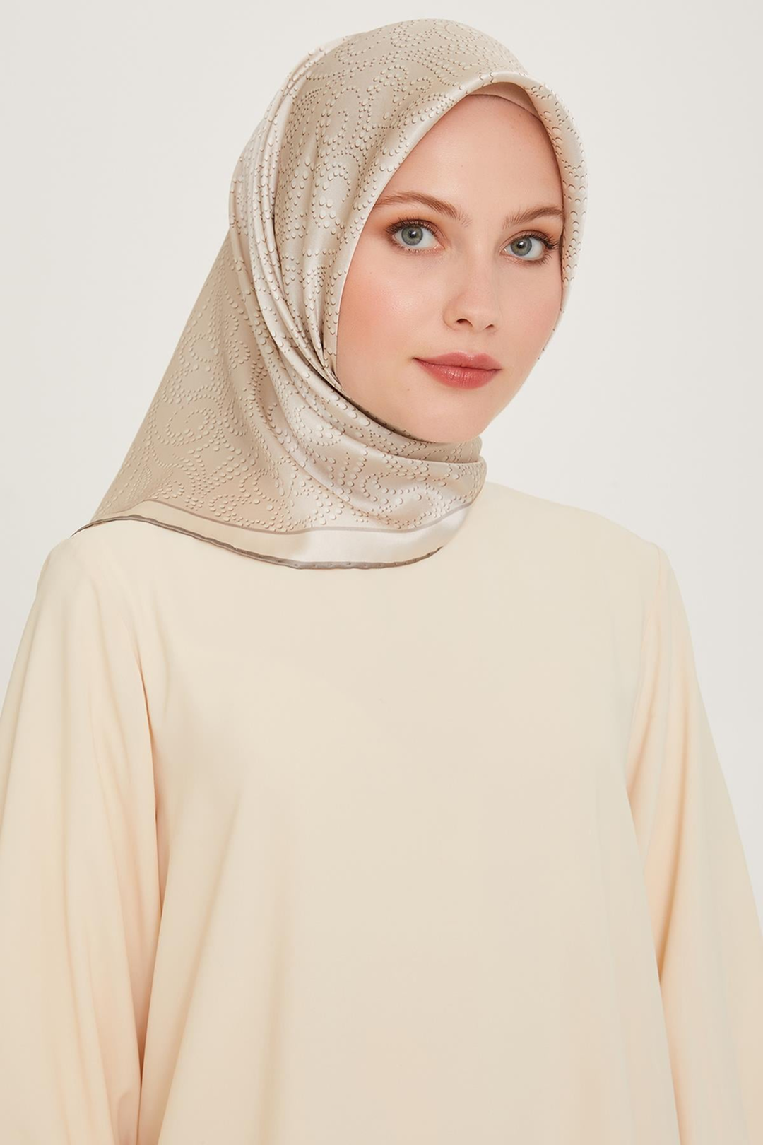 Armine 24 Kış İpek Eşarp-18 Krem