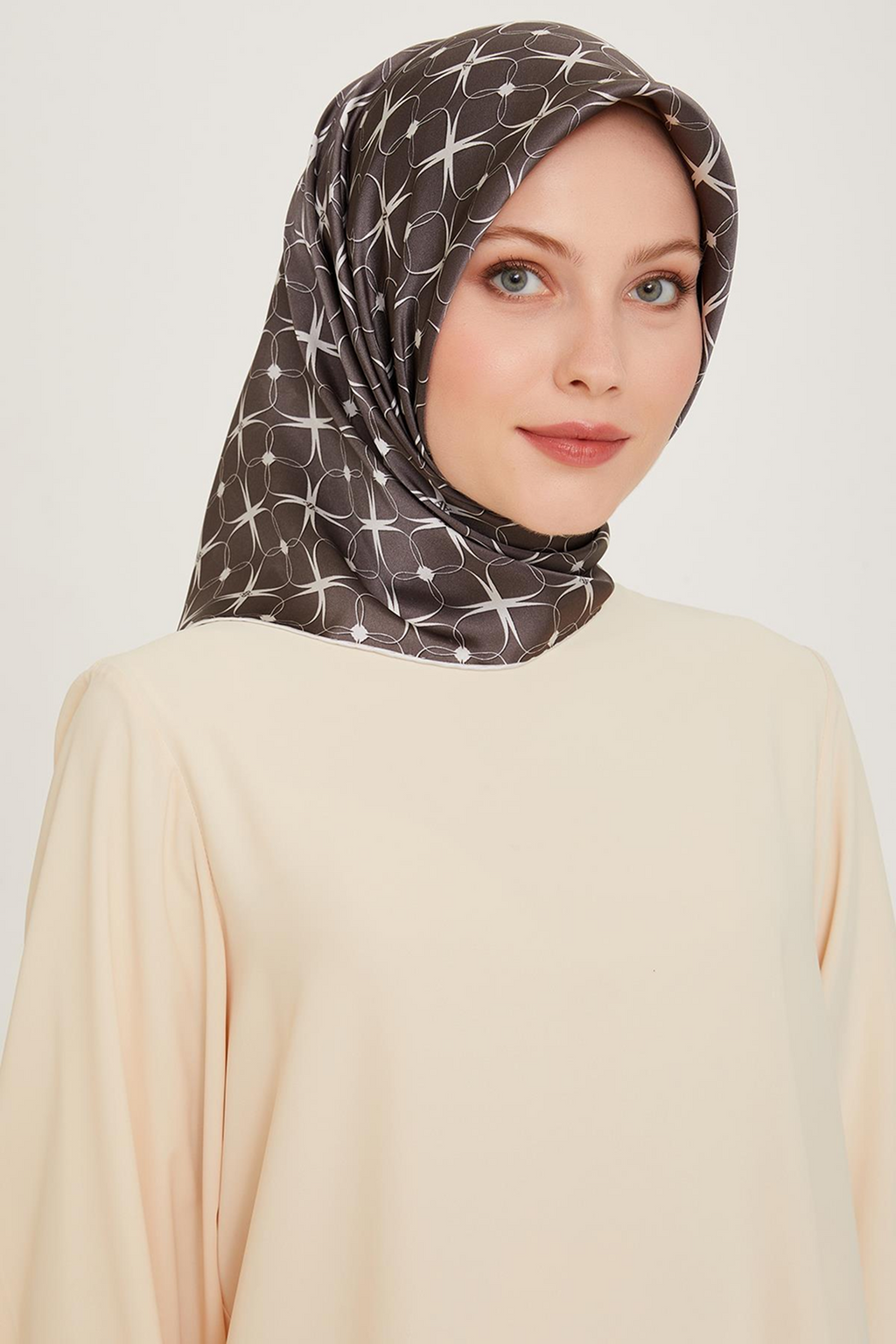 Armine 24 Kış İpek Eşarp-2 Füme