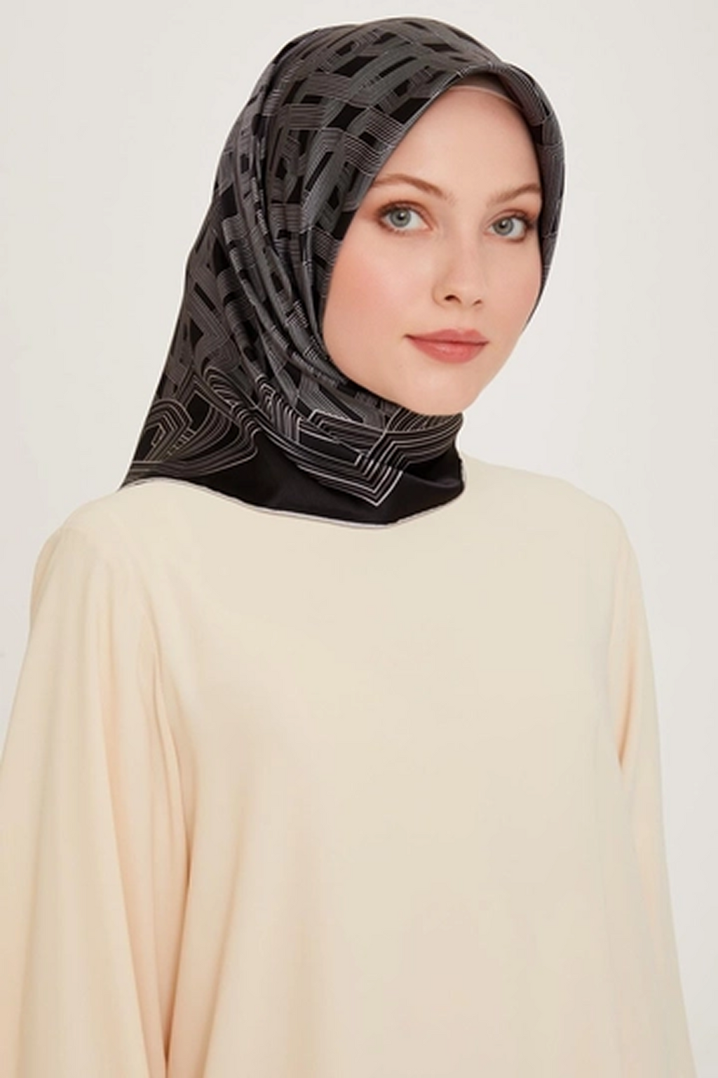 Armine 24 Kış İpek Eşarp-23 Siyah