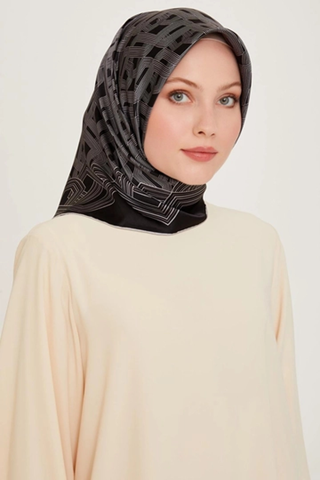 Armine 24 Kış İpek Eşarp-23 Siyah