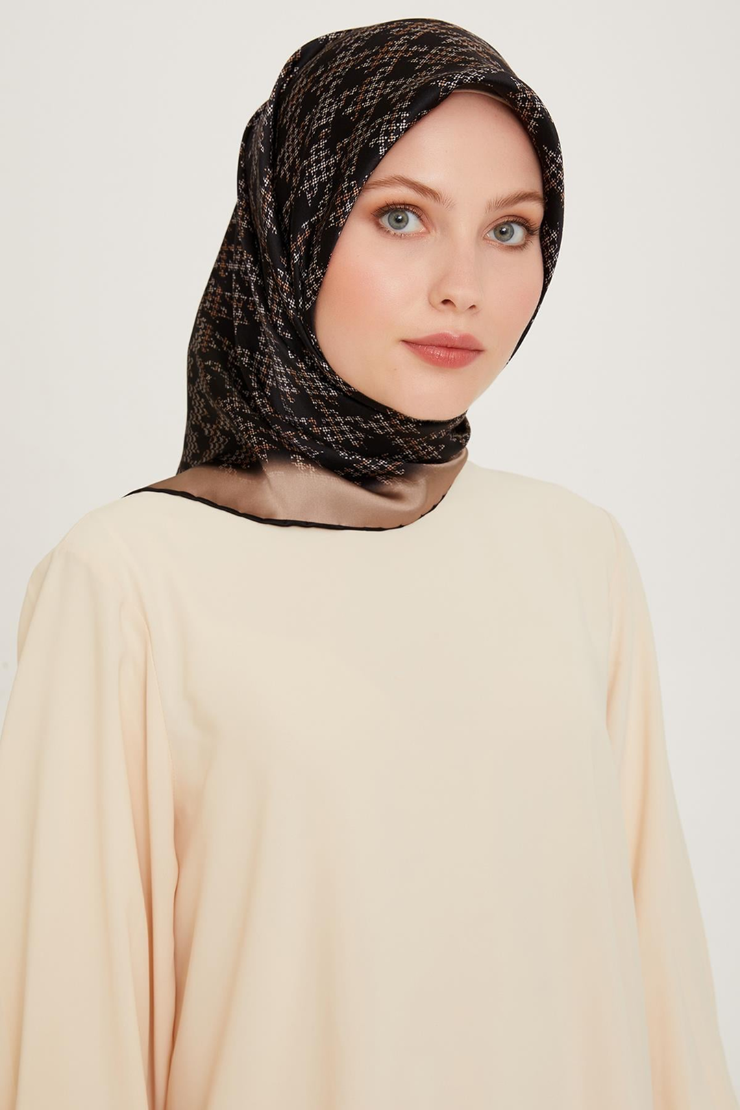 Armine 24 Kış İpek Eşarp-28 Vizon