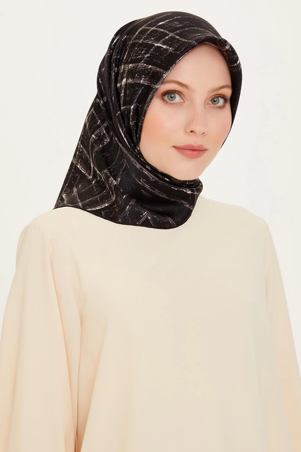 Armine 24 Kış İpek Eşarp-33 Siyah