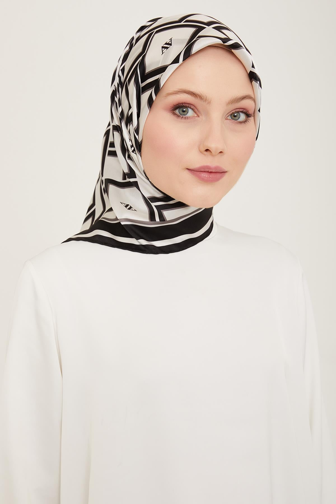 Armine 24yaz İpek Eşarp-11 Beyaz