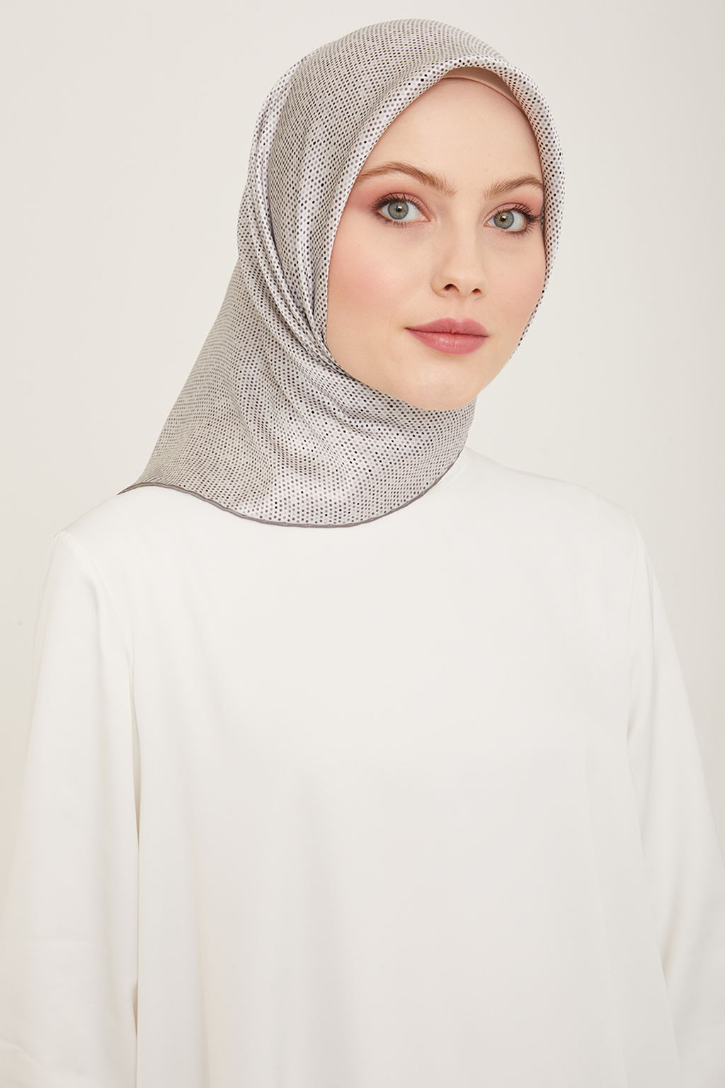 Armine 24yaz İpek Eşarp-26 Gri