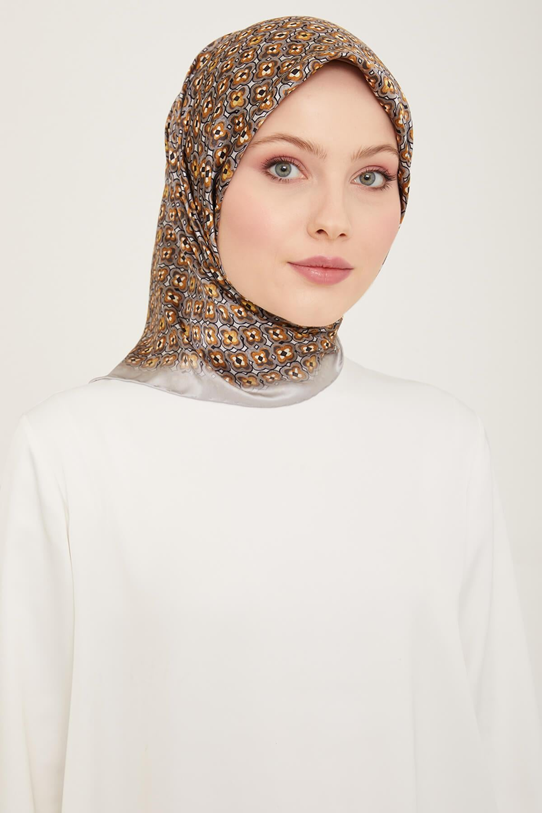 Armine 24yaz İpek Eşarp-36 Vizon