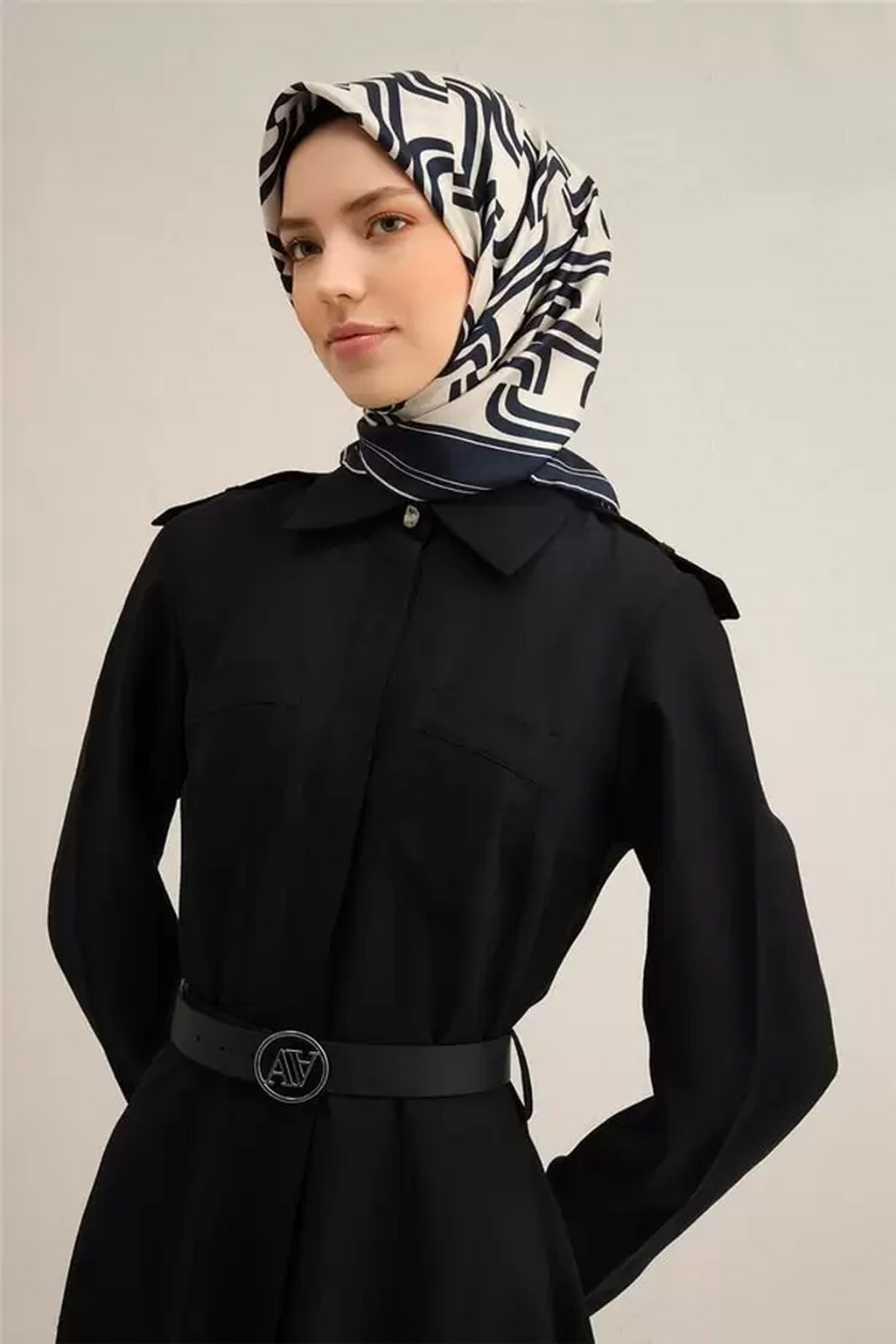 Armine 25 Yaz 9343 Saf İpek Sura Eşarp Lacivert