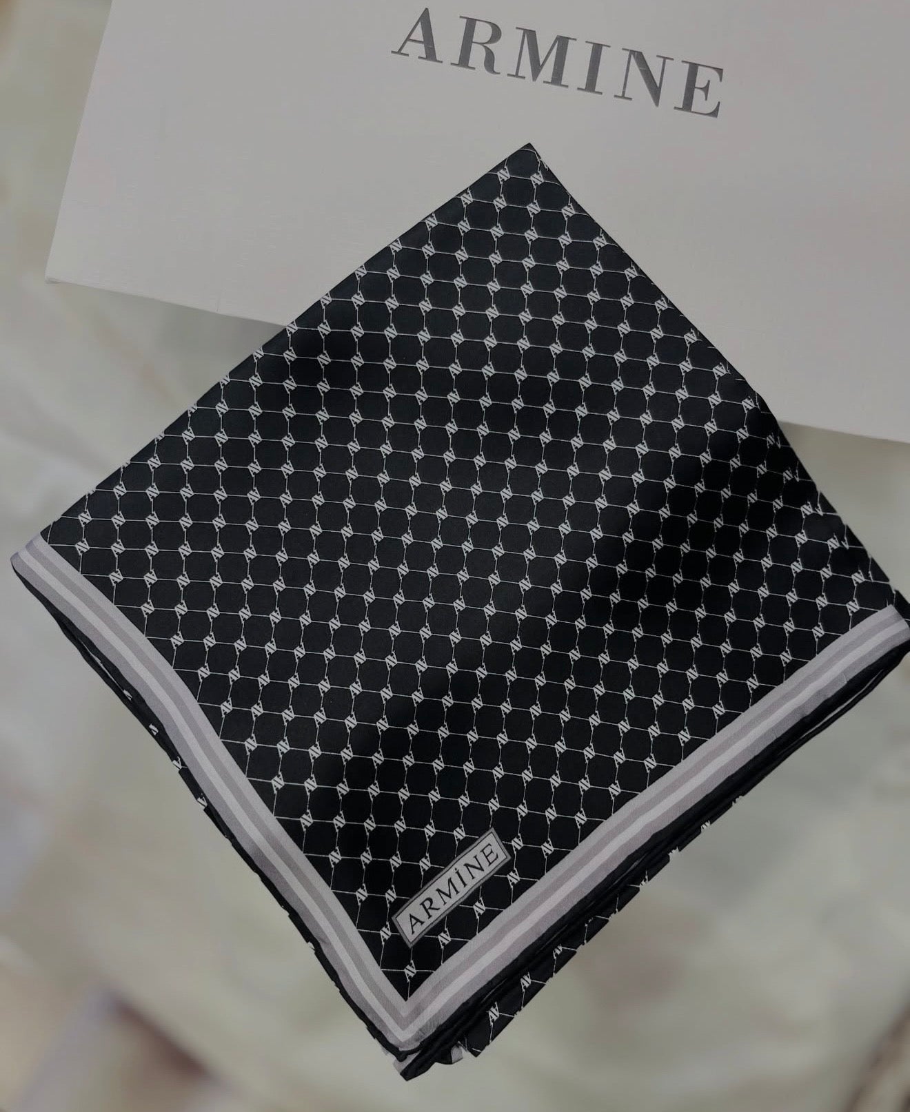 Armine 25 Yaz İpek Eşarp-1 Siyah