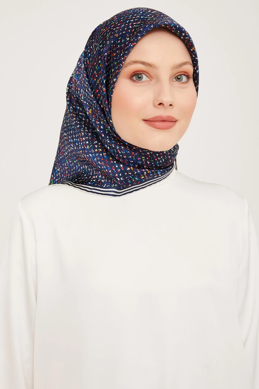 Armine Nostalji Twil Saf İpek Eşarp 25k9013 Lacivert