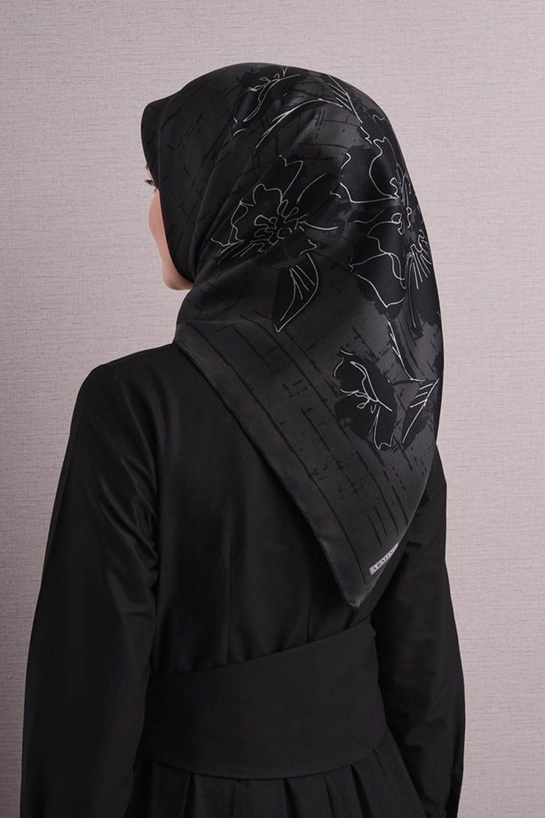 Armine Twill Pure Silk Scarf 26k9617 Black