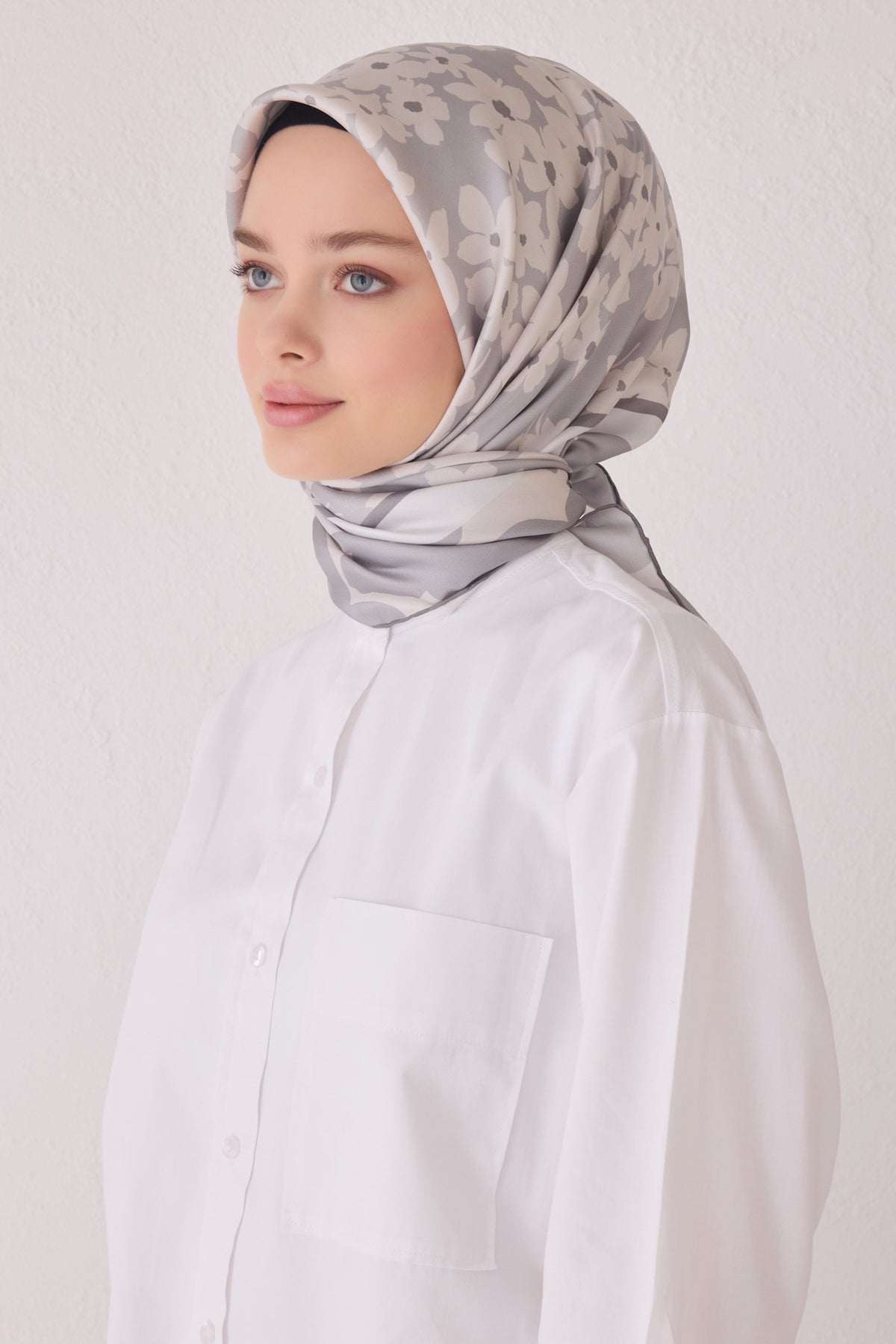 Belli 24 Winter Silk Scarf-10 Gray