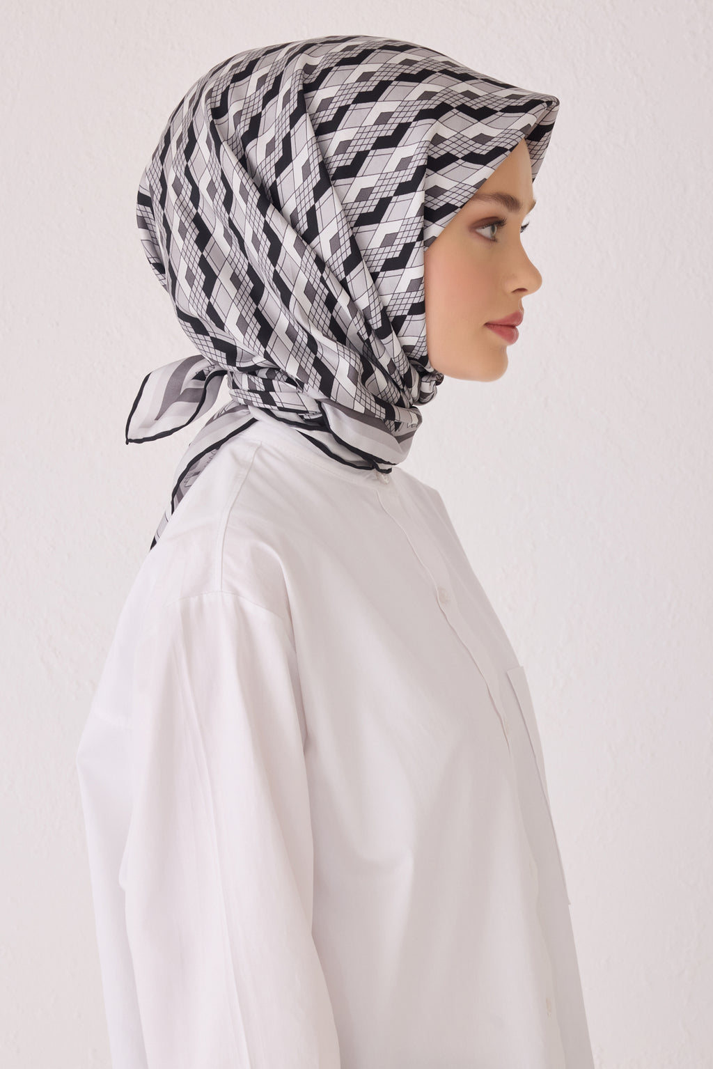 Belli 24 Kış İpek Eşarp-2 Siyah