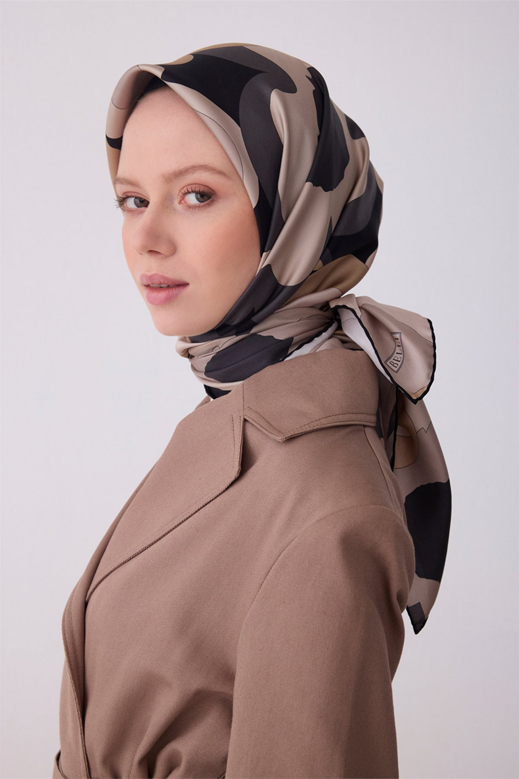 Belli 26y İpek Eşarp -10 Siyah
