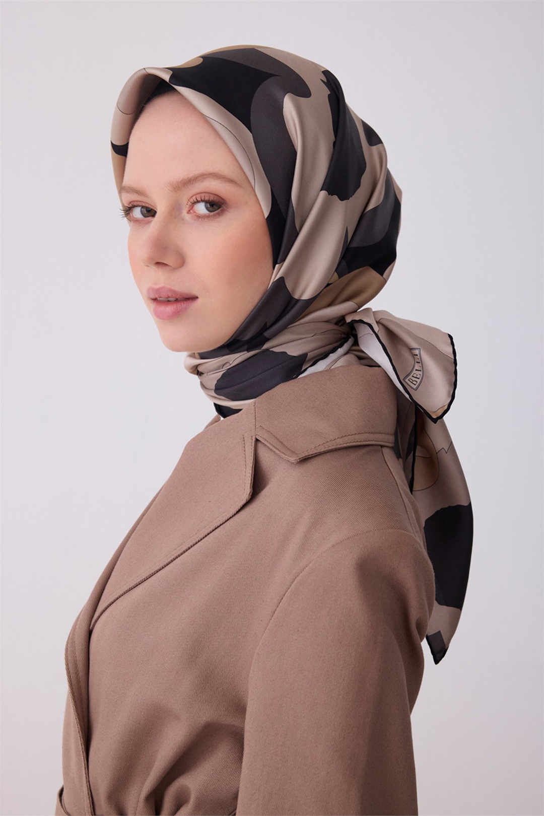 Belli 26y İpek Eşarp -10 Siyah