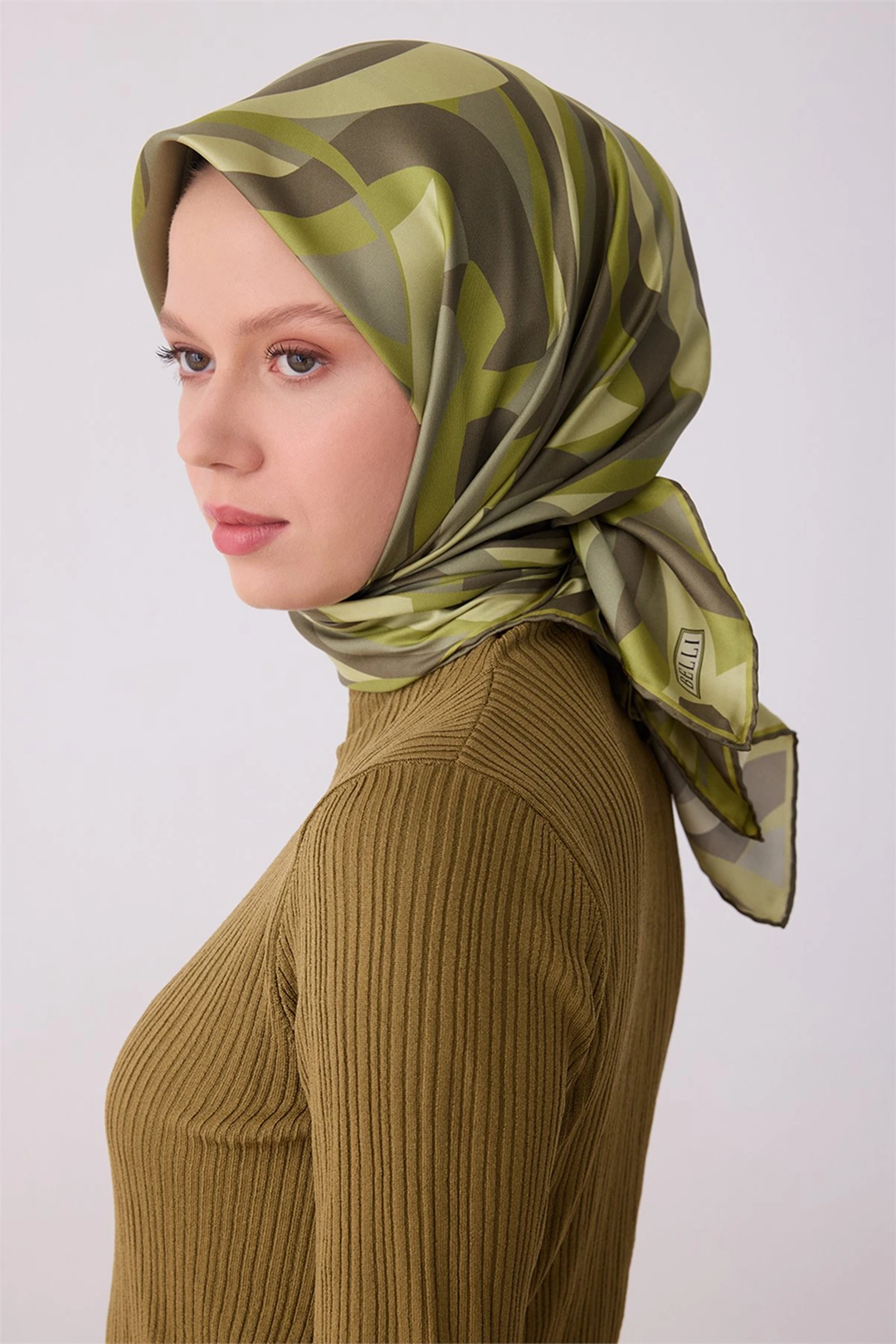 Belli 26y İpek Eşarp 14 Çağla