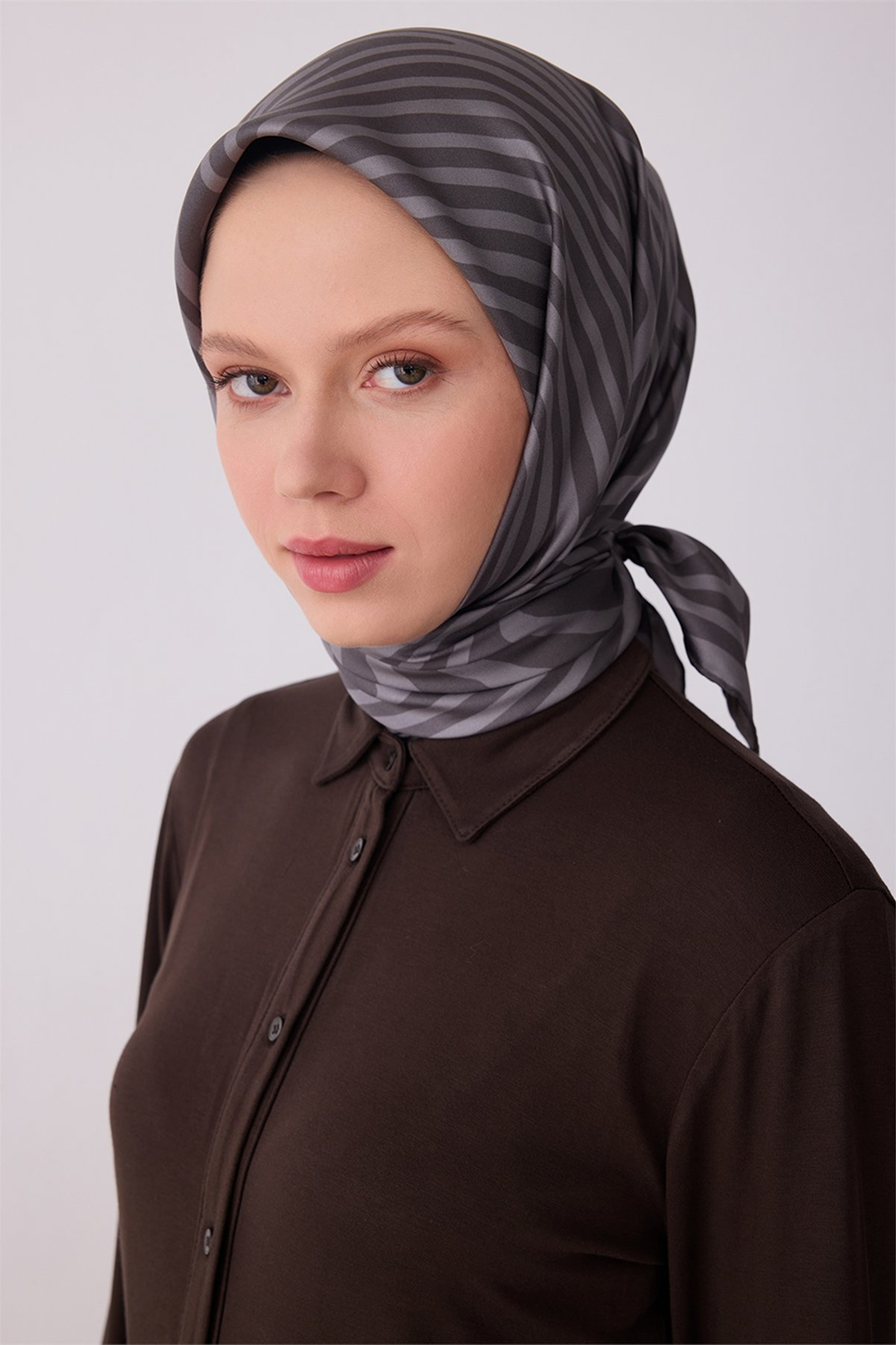 Belli 26y İpek Eşarp -15 Füme