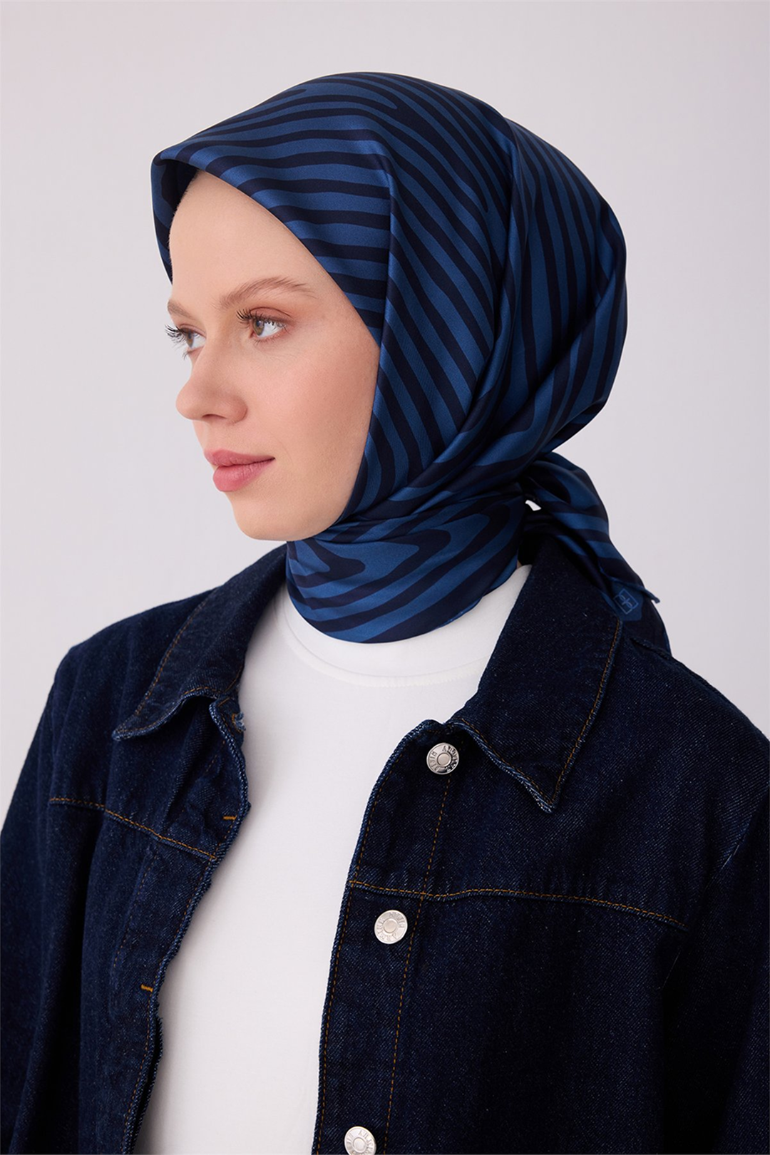 Belli 26y İpek Eşarp -15 Lacivert