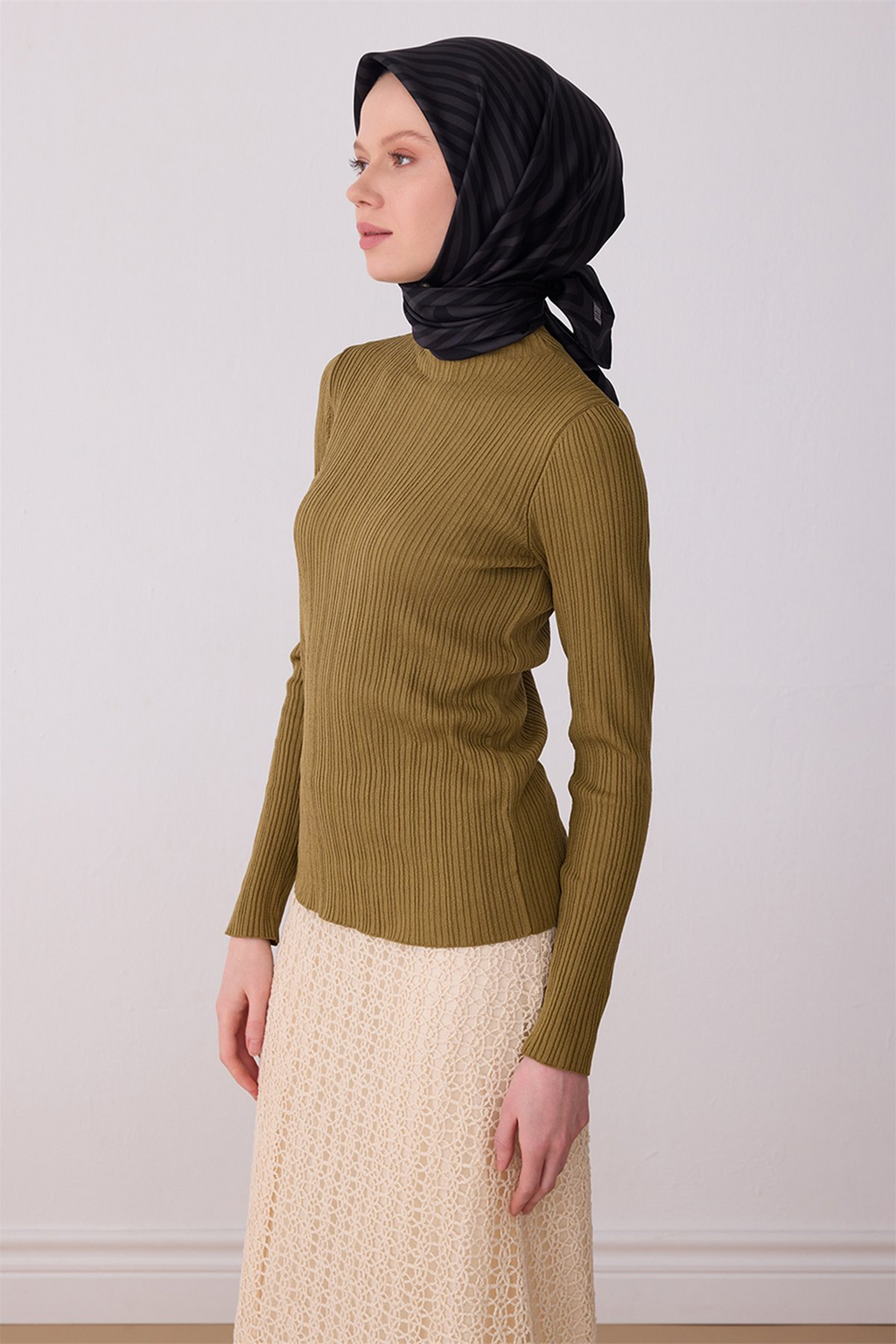 Belli 26y İpek Eşarp -15 Siyah