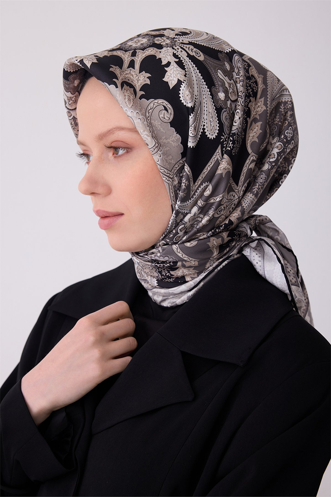Belli 26y İpek Eşarp -16 Siyah