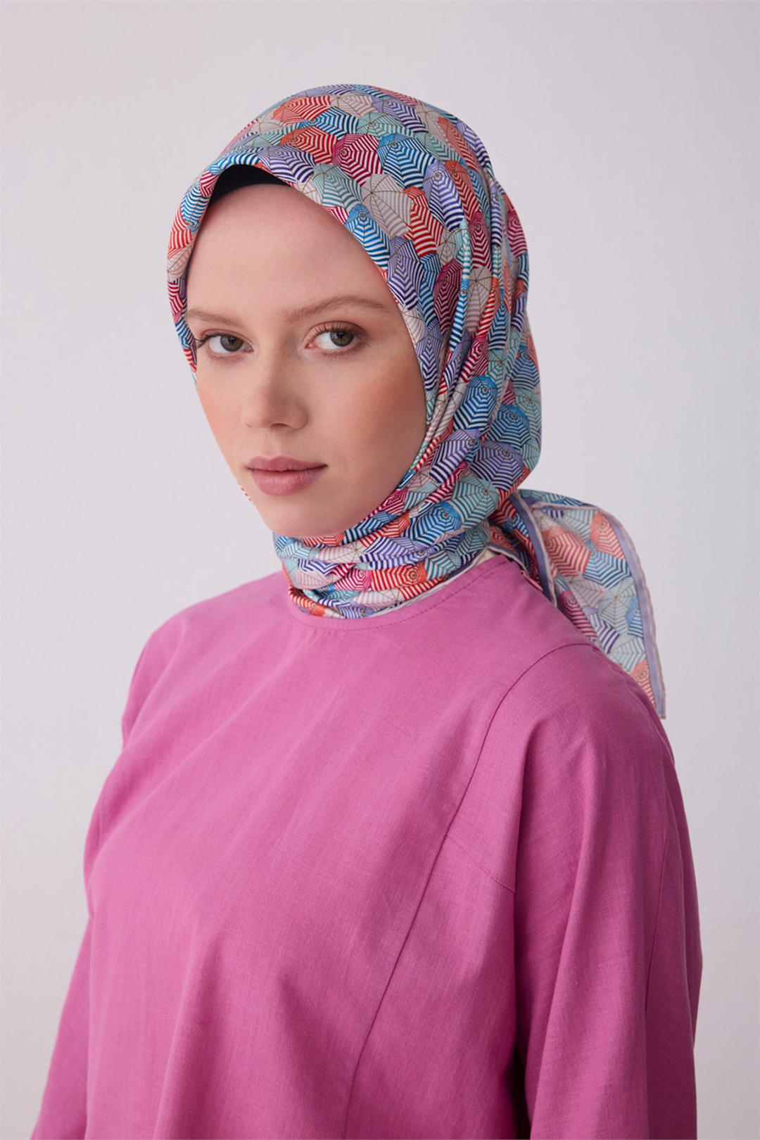 Belli 26y İpek Eşarp -18 Ekru