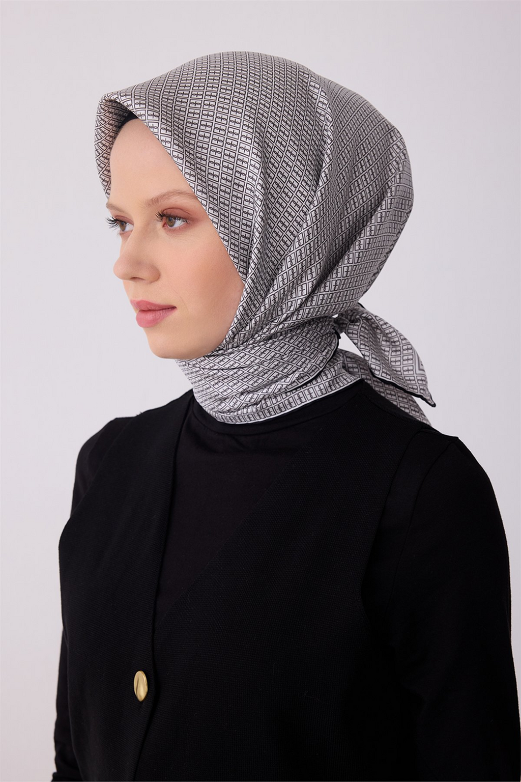 Belli 26y İpek Eşarp -6 Siyah