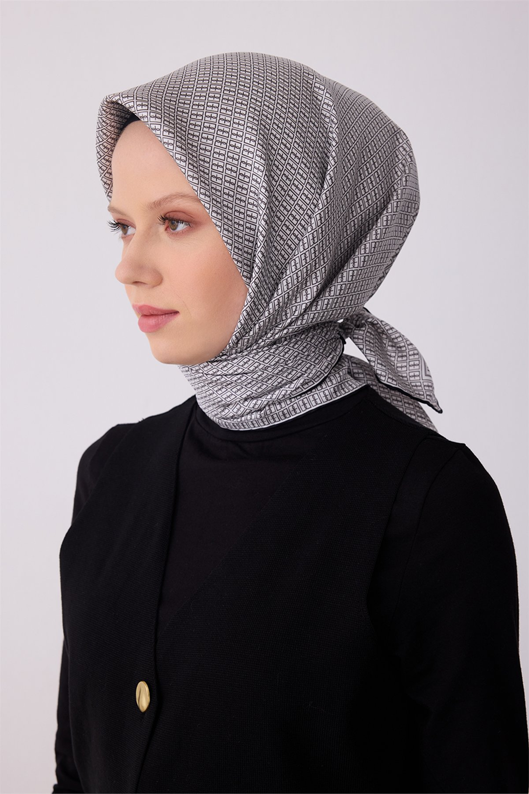 Belli 26y İpek Eşarp -6 Siyah