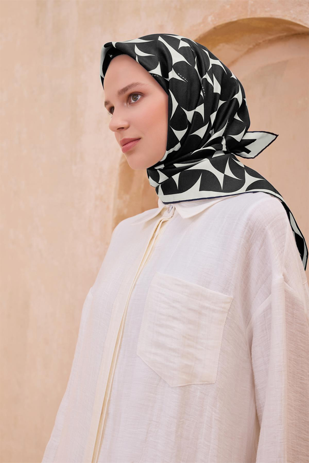 Belli Nostarji 4117 İpek Twill Eşarp Siyah
